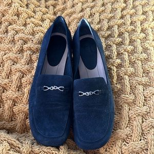 BNIB Black Suede Trotters loafer size 8